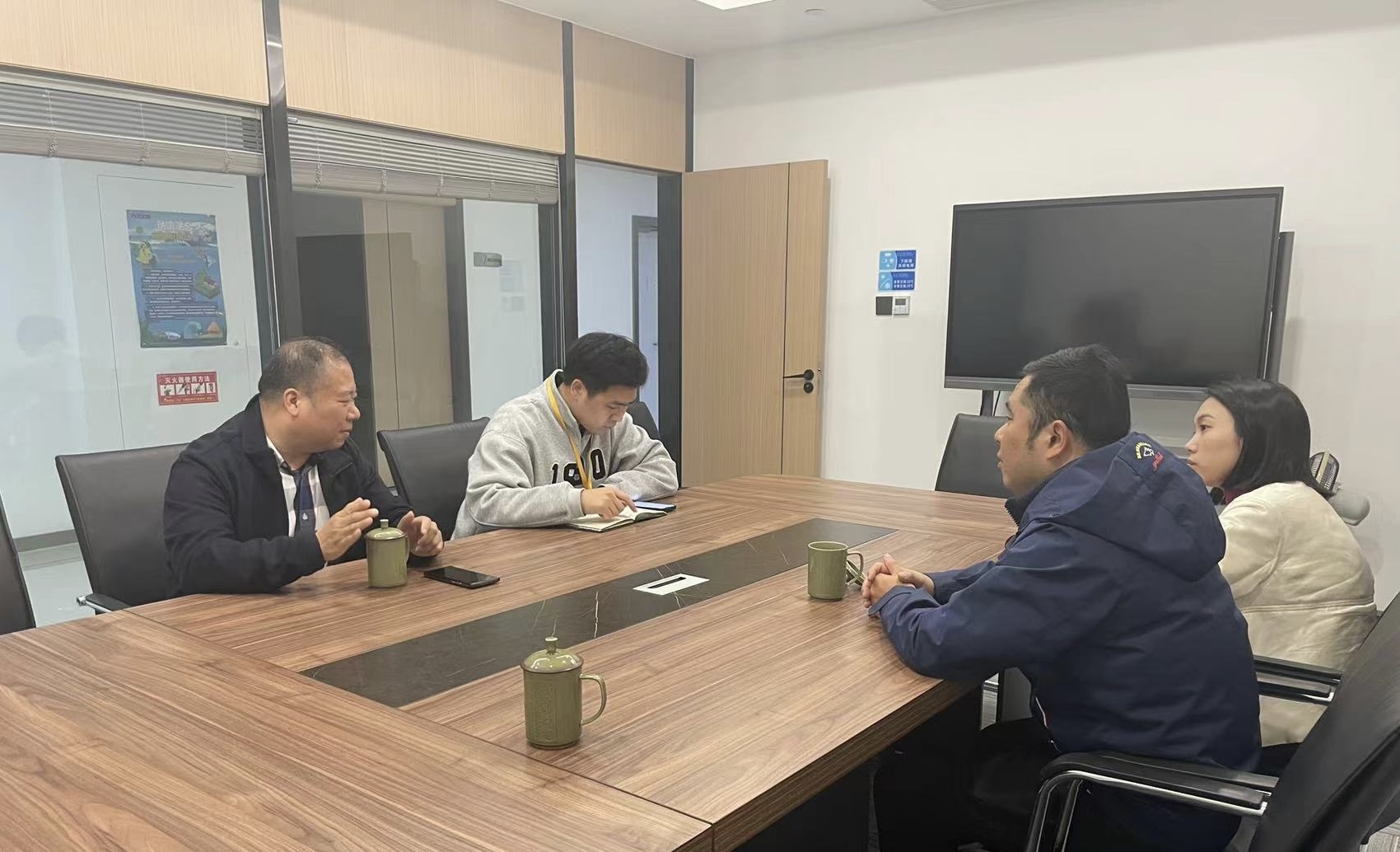 雙嶼街道黨工委委員、紀(jì)工委書記葉鋒一行赴面粉公司考察調(diào)研